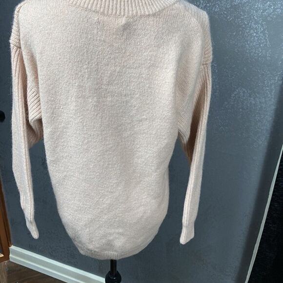 H&M baby pink soft v-neck tunic length long sleeve sweater. Size XS - Picture 6 of 9